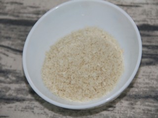 19、面包糠烤土司,准备好的面包糠