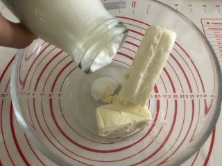 8、胜过冰淇淋蛋糕的「奥利奥冻芝士蛋糕」,奶油芝士里加入酸奶