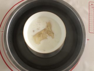 18、胜过冰淇淋蛋糕的「奥利奥冻芝士蛋糕」,同样隔热融化。