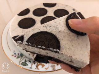 25、胜过冰淇淋蛋糕的「奥利奥冻芝士蛋糕」,脱模后忍不住吃了一块，吼吼吃????完胜冰淇淋蛋糕哦！