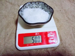 4、自制酸奶,白砂糖。