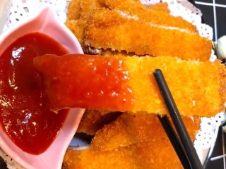8、炸猪排,沾上番茄酱就可以吃了