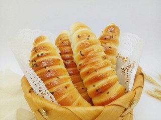 24、#甜味#毛毛虫豆沙面包,近看，有没有诱惑到你，如果有，那我们一起做起来吧！(^_^)