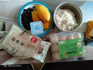 1、简单版奶油蛋糕,准备好材料