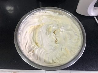 8、百香果慕斯,打匀后的状态。