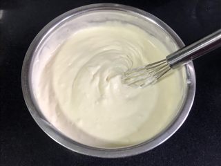 10、百香果慕斯,这就是做成的慕斯液了。