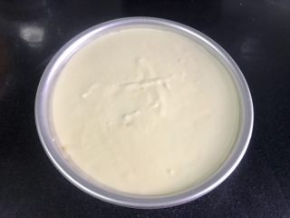 15、百香果慕斯,放入剩下的慕斯液，冷藏一个小时。