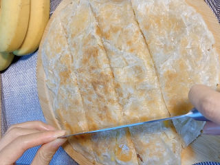 13、香蕉飞饼,趁热酥脆切成块