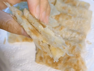 14、香蕉飞饼,外酥里嫩，香蕉味十足，超级香，好好吃。跟店里的飞饼没差，小朋友可爱吃了。