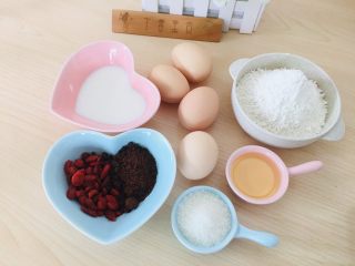 1、枸杞蛋糕,准备好所有食材。