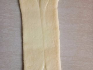 10、日式牛奶卷,擀成长舌状