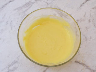 5、半熟芝士蛋糕,搅拌均匀备用