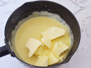 19、半熟芝士蛋糕,加入芝士奶酪搅拌至顺滑无颗粒状态即可