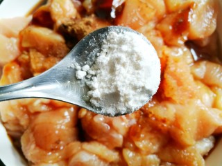 8、狂甩肯德基几条街的劲爆鸡米花,2勺淀粉。