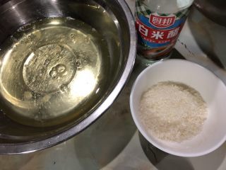 2、十寸戚风蛋糕(不开裂),这里是蛋白霜材料