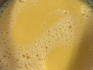 7、十寸戚风蛋糕(不开裂),充分乳化,融合好的样子