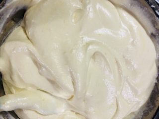 19、十寸戚风蛋糕(不开裂),翻拌好的样子