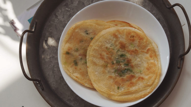 超快手零失败的饺子皮版葱油饼