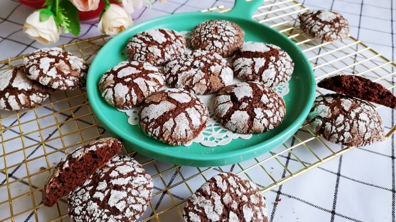 巧克力裂纹曲奇饼干