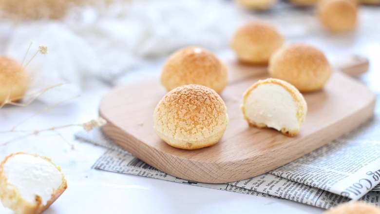 网红甜品酥皮泡芙