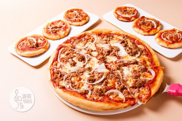 金枪鱼披萨味道鲜美馅料十足