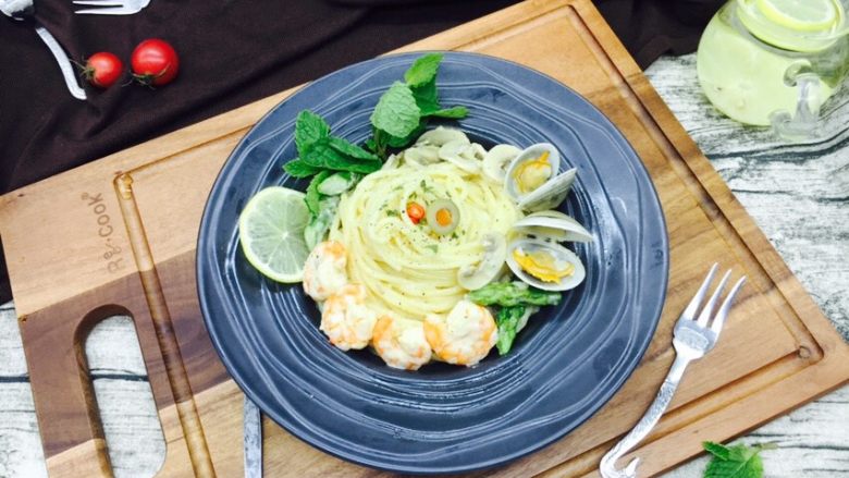 奶香浓郁味道独特简单易学白汁海鲜意面