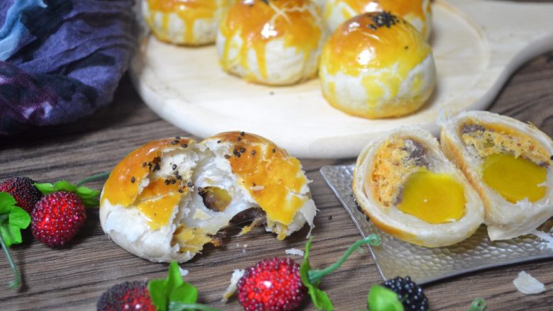 馅中馅蛋黄酥肉松麻薯豆沙蛋黄