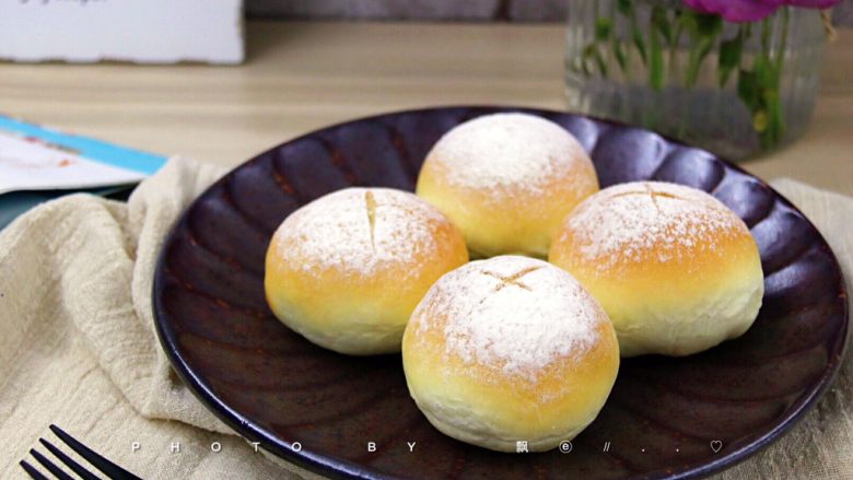 咸蛋黄肉松麻薯面包