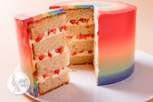 瑞士奶油霜彩虹抹面蛋糕