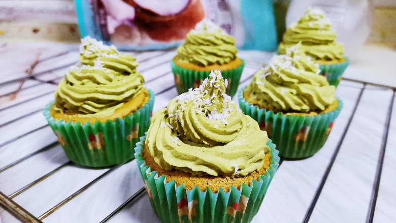 抹茶奶油杯子蛋糕