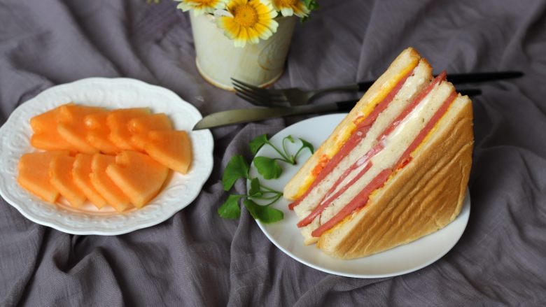 番茄鸡蛋三明治