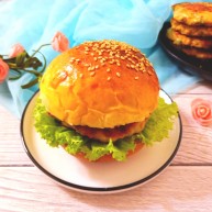 鸡肉蔬菜饼汉堡