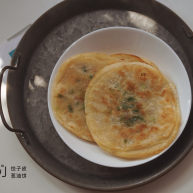 超快手零失败的饺子皮版葱油饼
