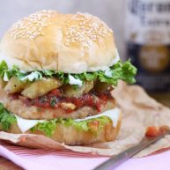 烤菠萝鸡肉汉堡