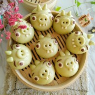 绿皮捣蛋猪奶黄花样餐包