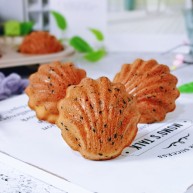 黑芝麻玛德琳蛋糕