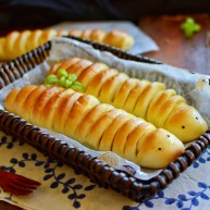 早餐毛毛虫蜜豆面包