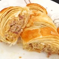 千层酥皮香肠卷