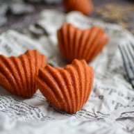 红丝绒玛德琳蛋糕