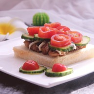 开放式鸡肉三明治