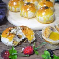 馅中馅蛋黄酥肉松麻薯豆沙蛋黄