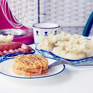 烧麦灌香肠土豆丝饼套餐