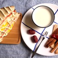 鸡蛋火腿三明治