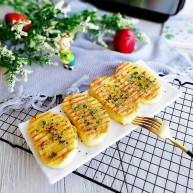 快手早餐葱香黄金馒头片