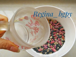 1、『减脂增肌』紫米鸡胸卷,如果是在夏天中间换几次水，冬天的话可以适当延长时间。