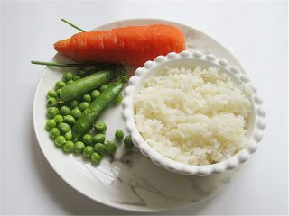 1、猫鱼便当,食材准备好