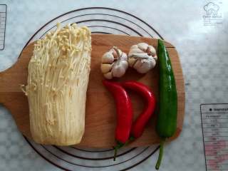 1、蒜香金针菇（烤箱版）,准备好需要用到的材料