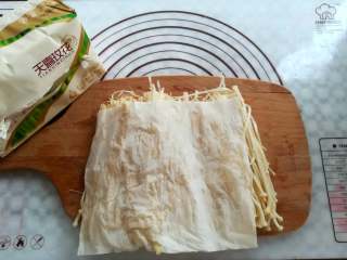 5、蒜香金针菇（烤箱版）,用纸巾把水份再吸干一点