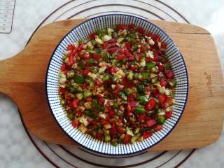 15、蒜香金针菇（烤箱版）,混合均匀后腌制一会