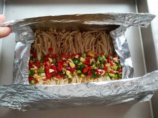 19、蒜香金针菇（烤箱版）,像折口袋那样把金针菇包起来